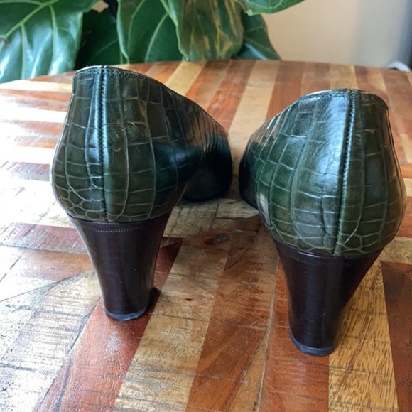 Vintage Bruno Magli Green Crocodile Embossed Pumps - Picture 5 of 8